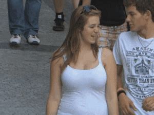 teen boobs bouncing|Why your breasts bounce and how the pattern of the jiggle。